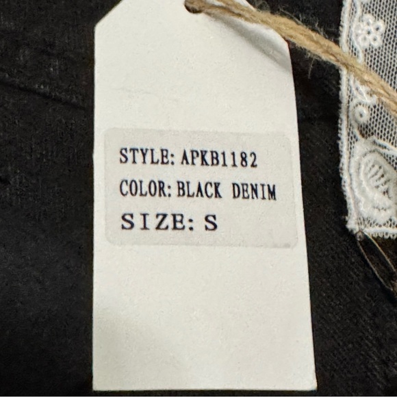 Sadie & Sage NWT Black Distressed Denim Shorts Sz S Raw Hem Micro 1.5" Inseam - Picture 7 of 11